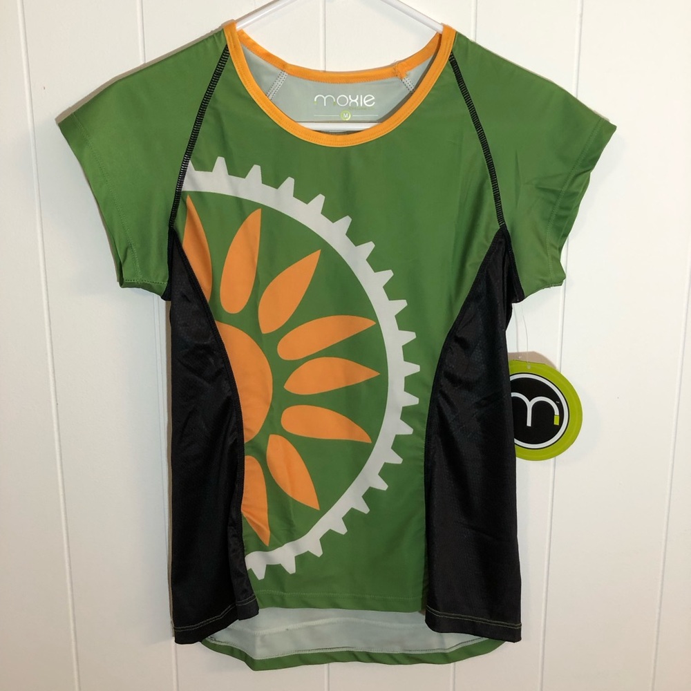 Moxie Cycling Top with back pocket NWT Medium